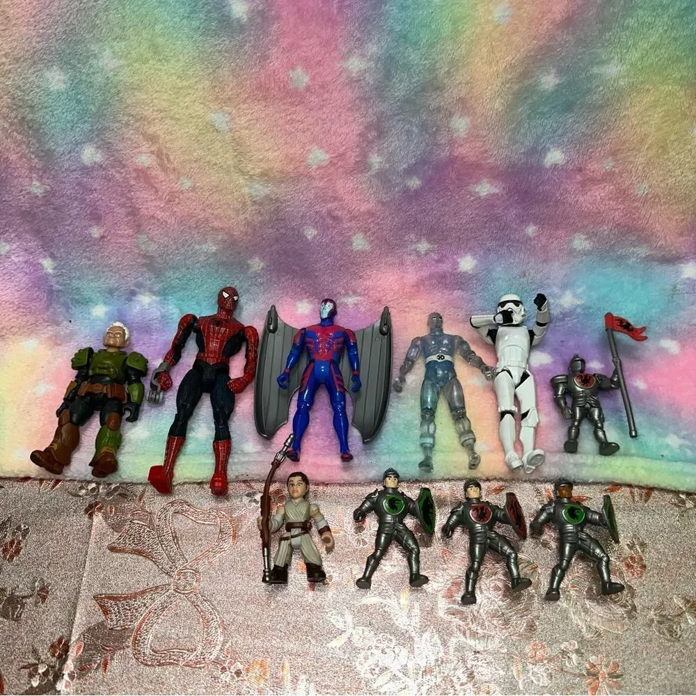 Avangers action figures lot
